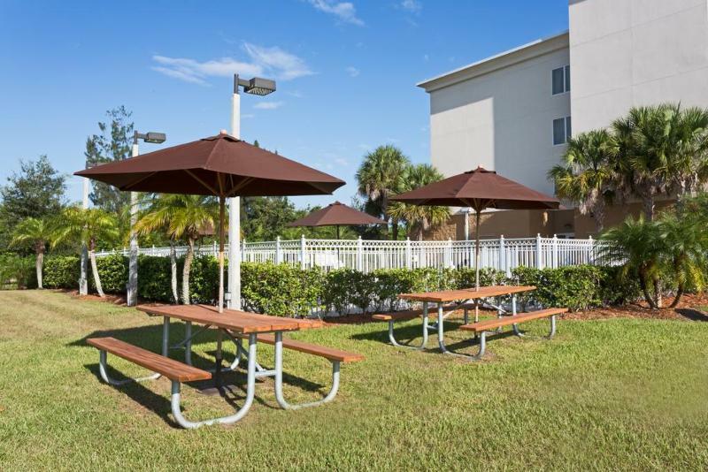 Holiday Inn Express Hotel & Suites Fort Pierce West Exterior photo